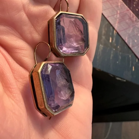 Elegant Intagalio Extasia Purple pressed glass Cameo Earrings - Picture 2 of 4